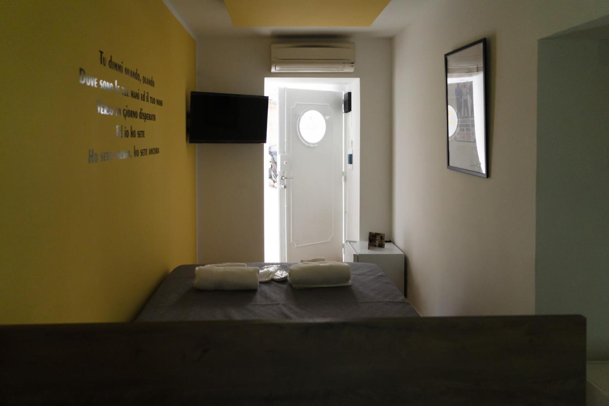 Yes I Know My Room - Mini Room Martiri Napoli Dış mekan fotoğraf